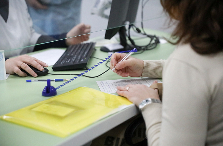 Участники СВО и их семьи получают психологическую поддержку по полису ОМС в Приморье.